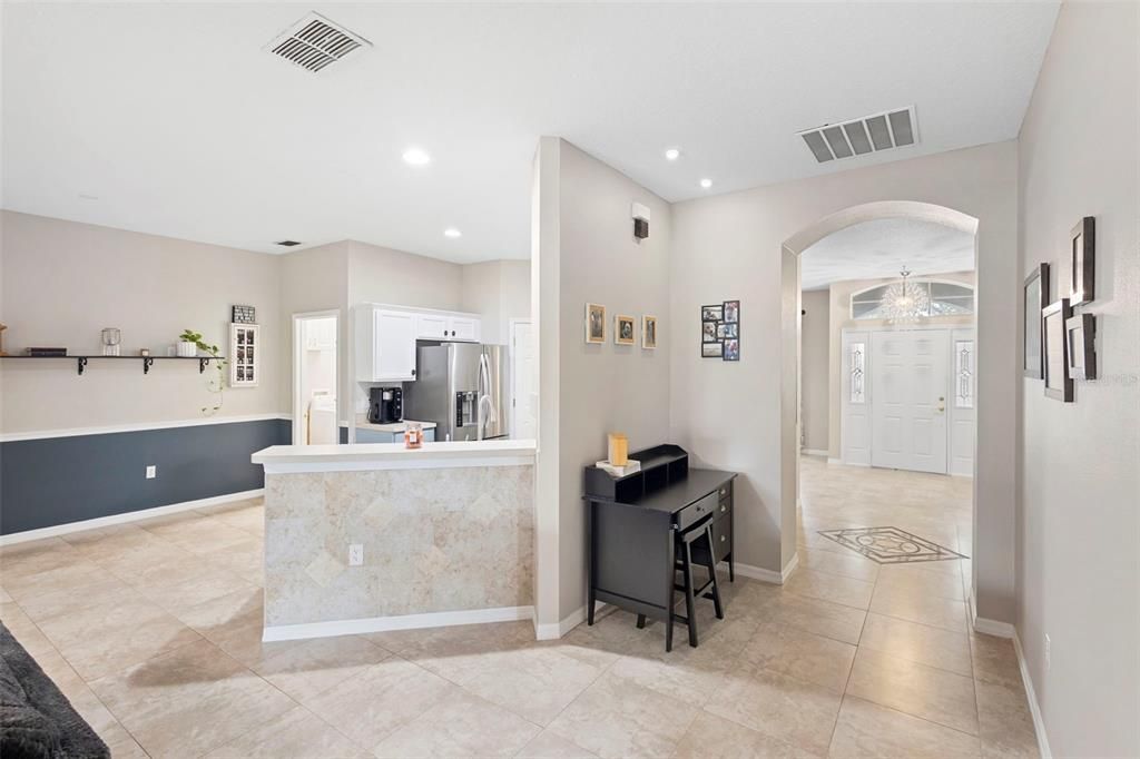 En Venta: $435,000 (4 camas, 3 baños, 2305 Pies cuadrados)