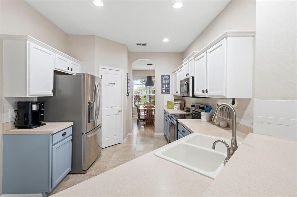 En Venta: $435,000 (4 camas, 3 baños, 2305 Pies cuadrados)