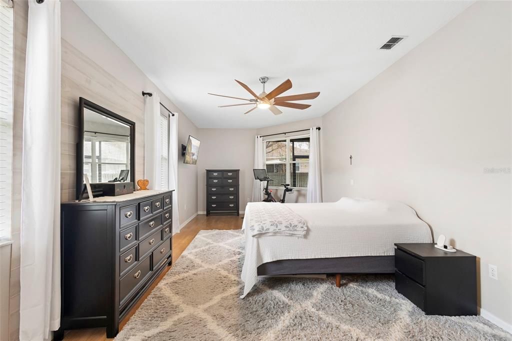 En Venta: $435,000 (4 camas, 3 baños, 2305 Pies cuadrados)