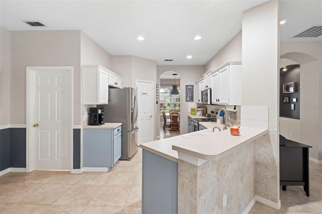 En Venta: $435,000 (4 camas, 3 baños, 2305 Pies cuadrados)