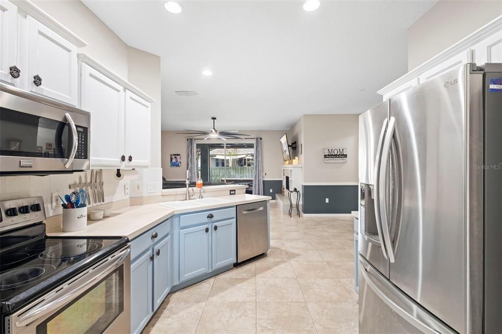 En Venta: $435,000 (4 camas, 3 baños, 2305 Pies cuadrados)