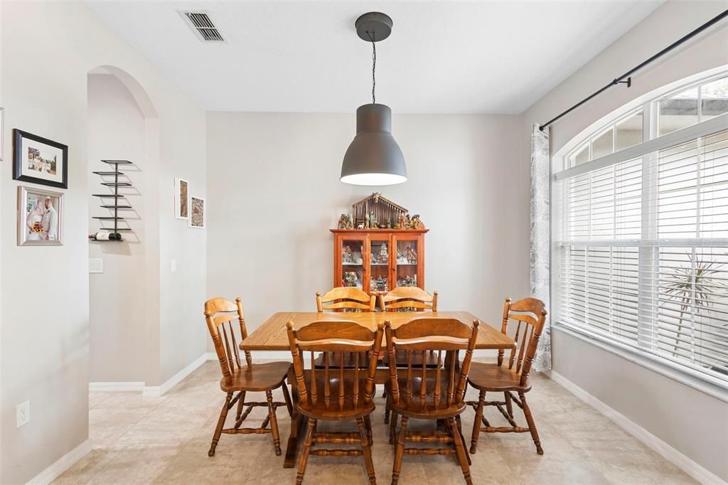 En Venta: $435,000 (4 camas, 3 baños, 2305 Pies cuadrados)