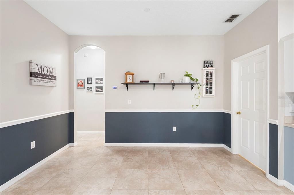 En Venta: $435,000 (4 camas, 3 baños, 2305 Pies cuadrados)