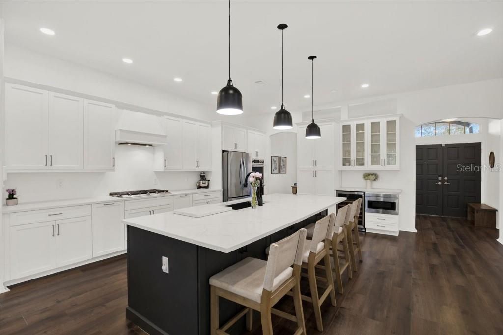 For Sale: $614,999 (4 beds, 3 baths, 2524 Square Feet)