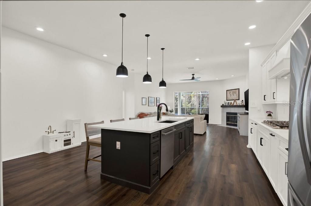 For Sale: $614,999 (4 beds, 3 baths, 2524 Square Feet)