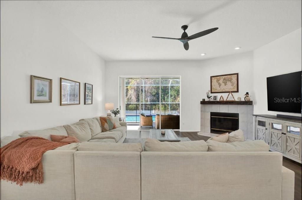 For Sale: $614,999 (4 beds, 3 baths, 2524 Square Feet)