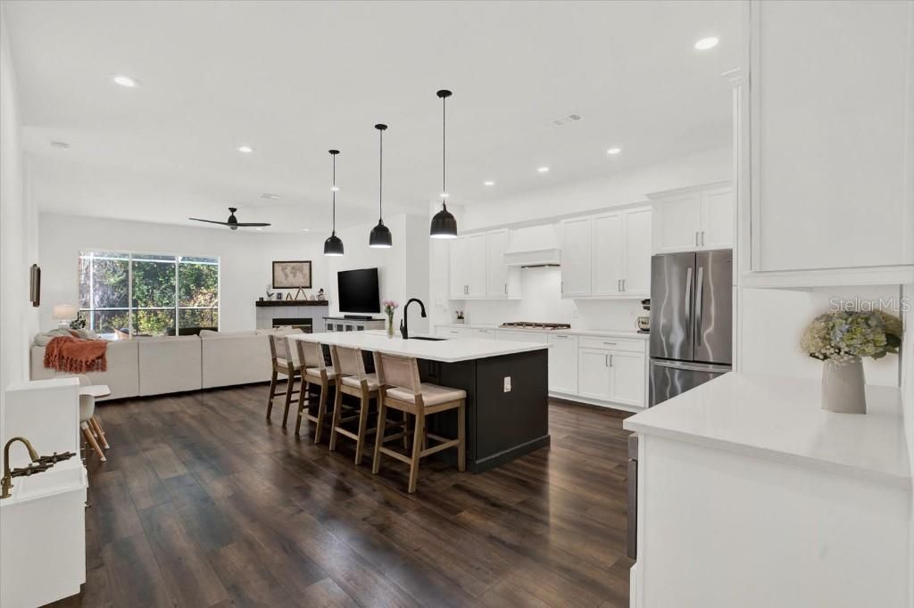 For Sale: $614,999 (4 beds, 3 baths, 2524 Square Feet)