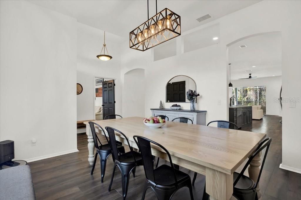 For Sale: $614,999 (4 beds, 3 baths, 2524 Square Feet)