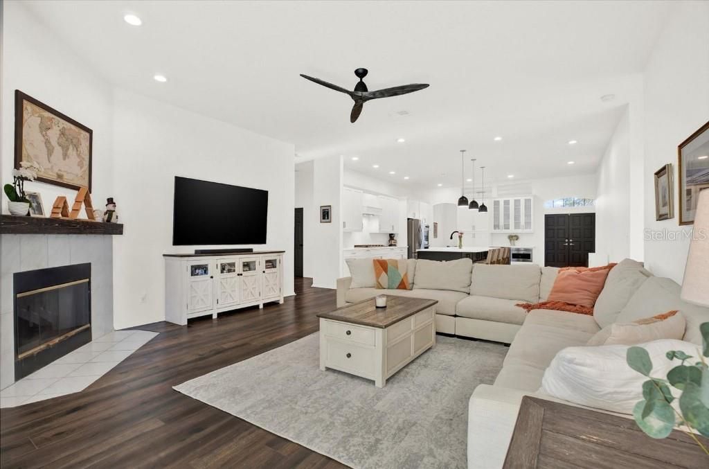 For Sale: $614,999 (4 beds, 3 baths, 2524 Square Feet)