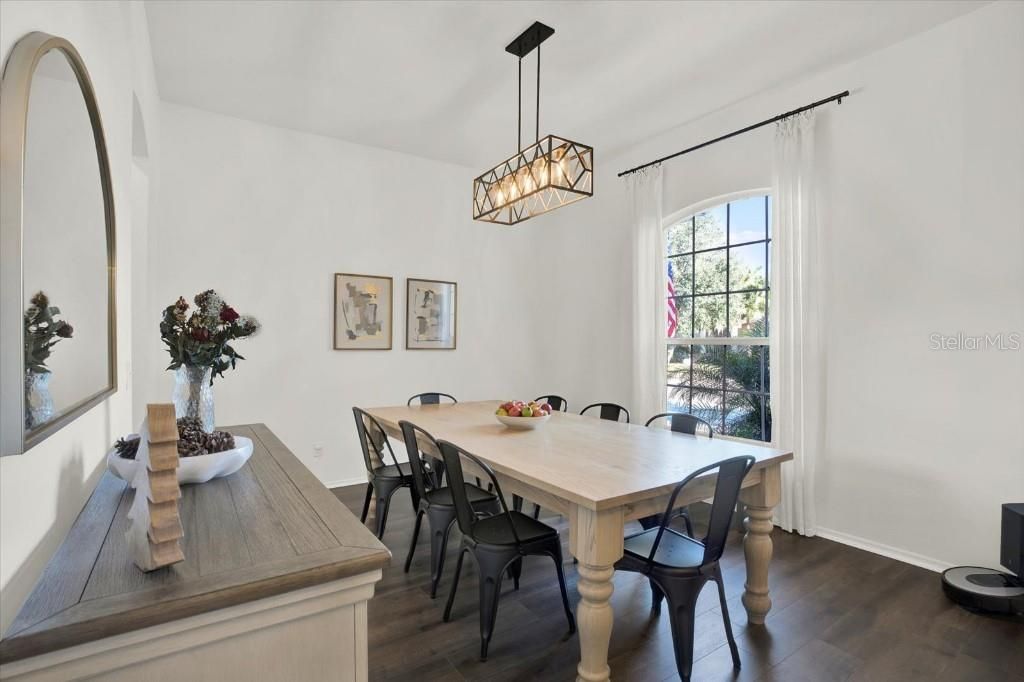 For Sale: $614,999 (4 beds, 3 baths, 2524 Square Feet)