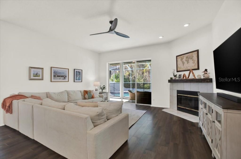 For Sale: $614,999 (4 beds, 3 baths, 2524 Square Feet)