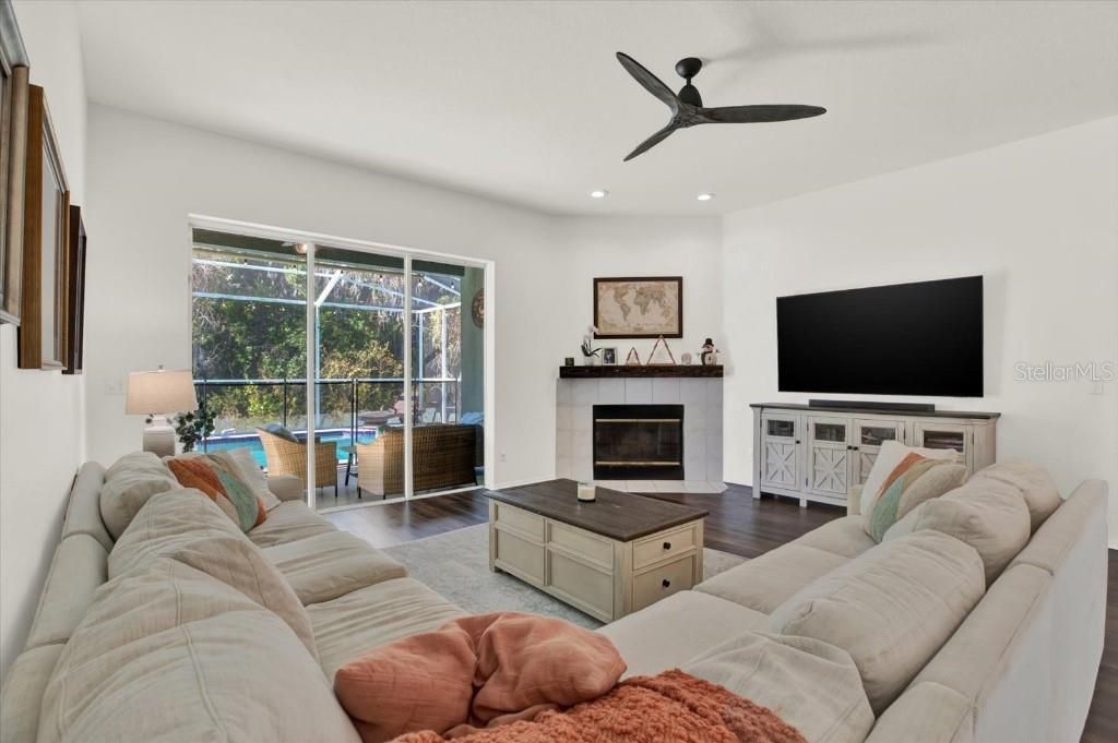 For Sale: $614,999 (4 beds, 3 baths, 2524 Square Feet)