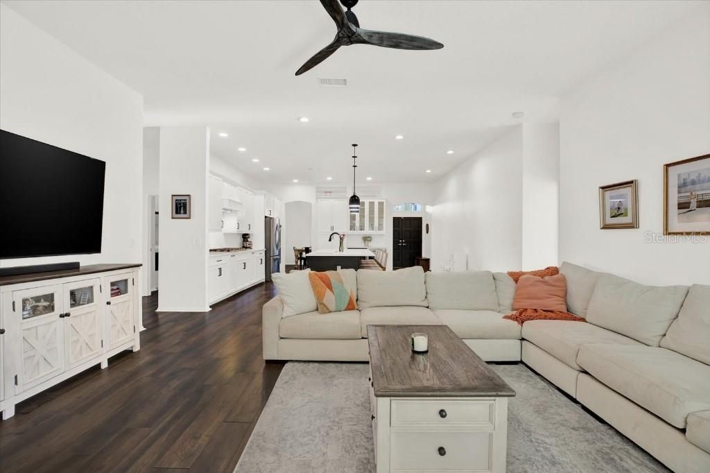 For Sale: $614,999 (4 beds, 3 baths, 2524 Square Feet)