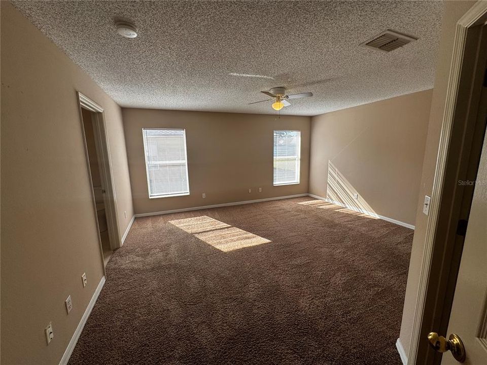 For Rent: $1,850 (3 beds, 2 baths, 1870 Square Feet)