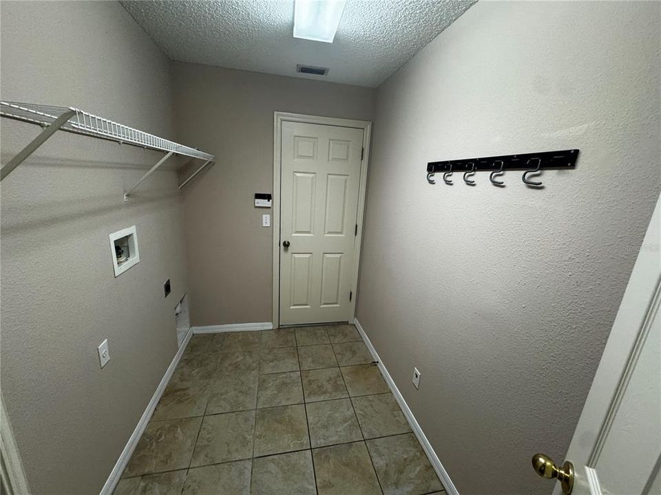 For Rent: $1,850 (3 beds, 2 baths, 1870 Square Feet)