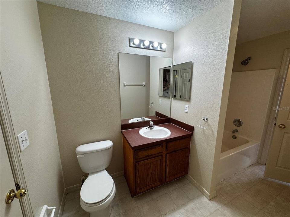 For Rent: $1,850 (3 beds, 2 baths, 1870 Square Feet)