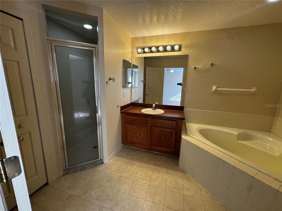 For Rent: $1,850 (3 beds, 2 baths, 1870 Square Feet)