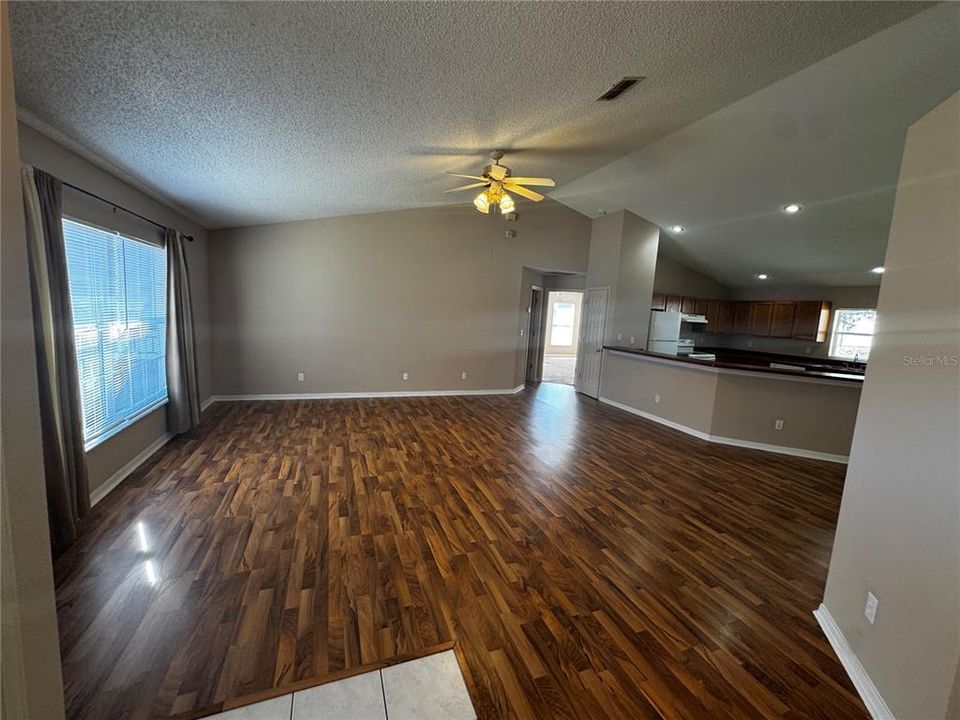 For Rent: $1,850 (3 beds, 2 baths, 1870 Square Feet)