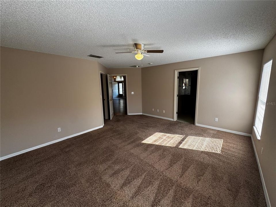 For Rent: $1,850 (3 beds, 2 baths, 1870 Square Feet)