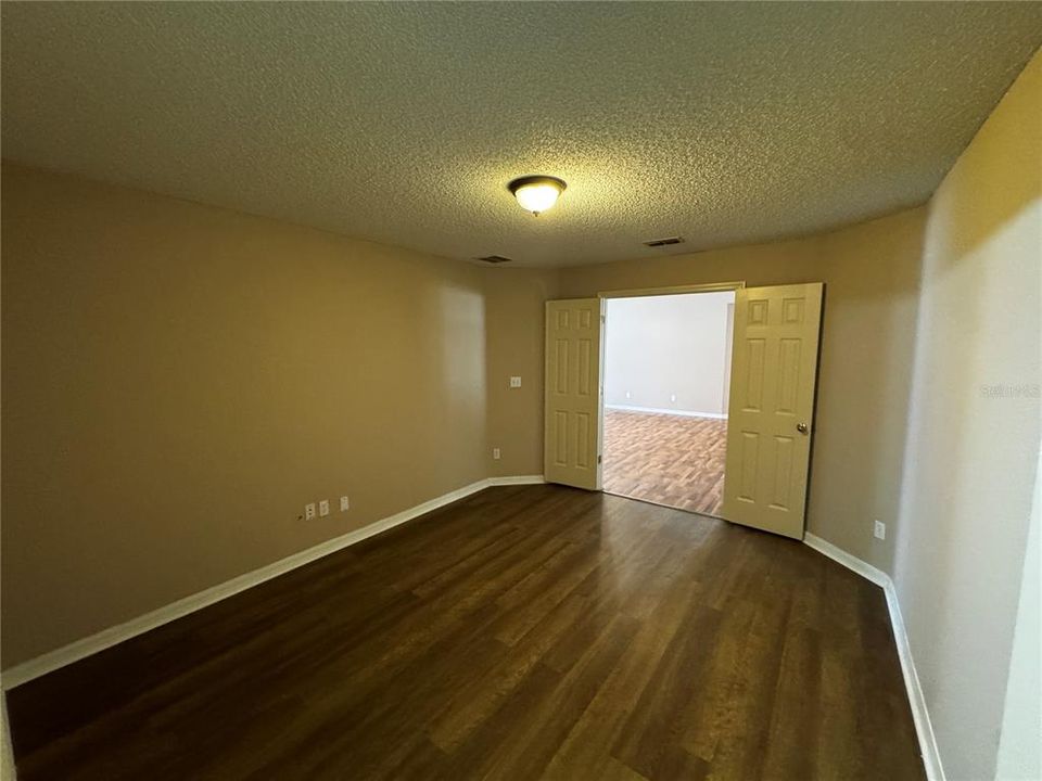 For Rent: $1,850 (3 beds, 2 baths, 1870 Square Feet)