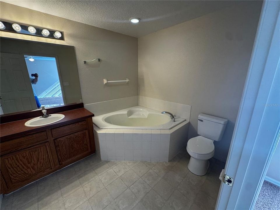 For Rent: $1,850 (3 beds, 2 baths, 1870 Square Feet)