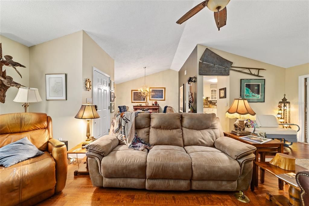 待售: $337,000 (3 贝兹, 2 浴室, 1756 平方英尺)