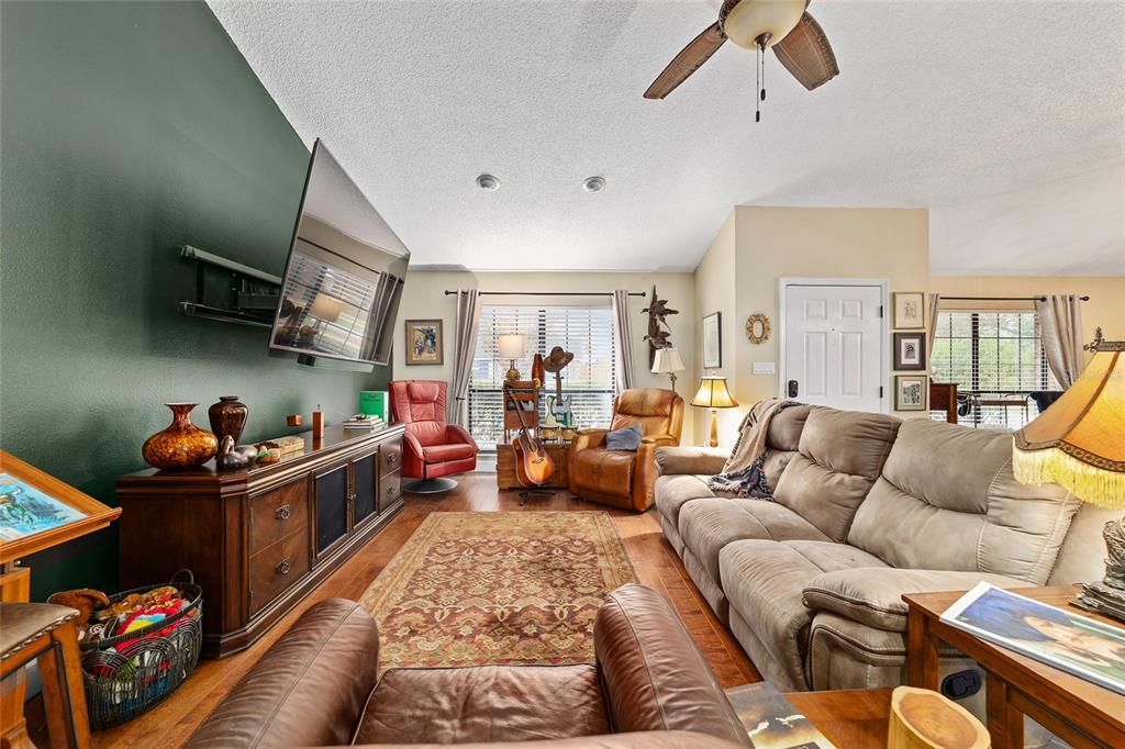 待售: $337,000 (3 贝兹, 2 浴室, 1756 平方英尺)