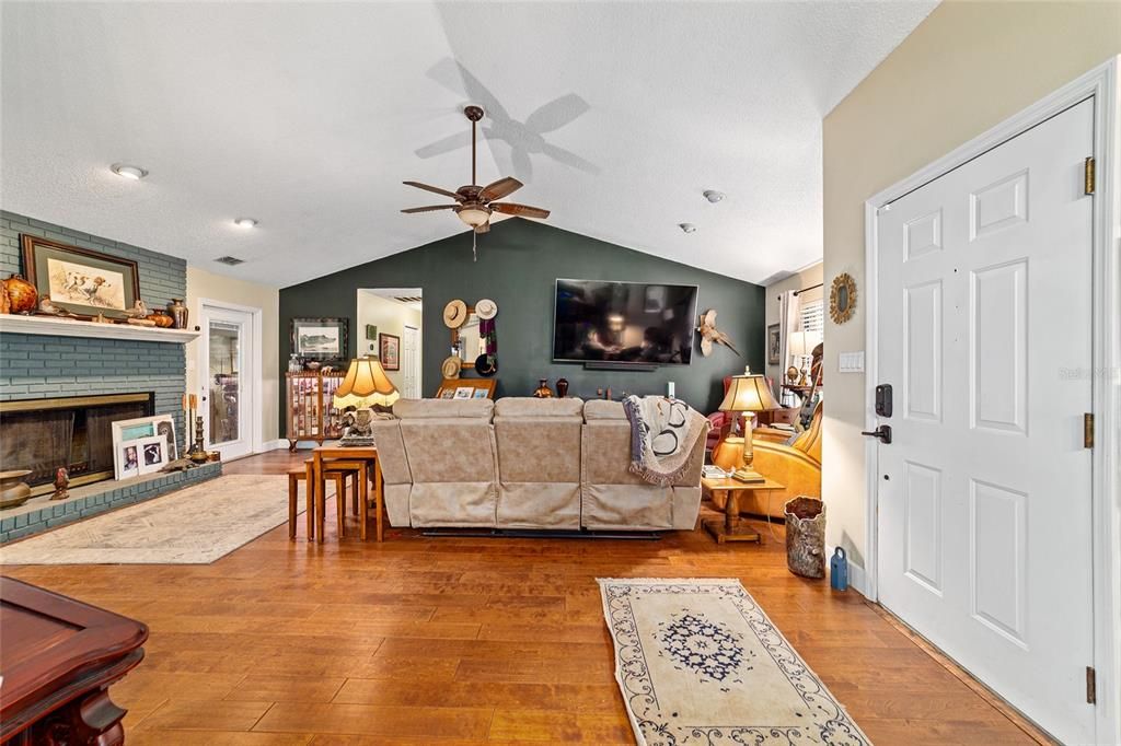 待售: $337,000 (3 贝兹, 2 浴室, 1756 平方英尺)