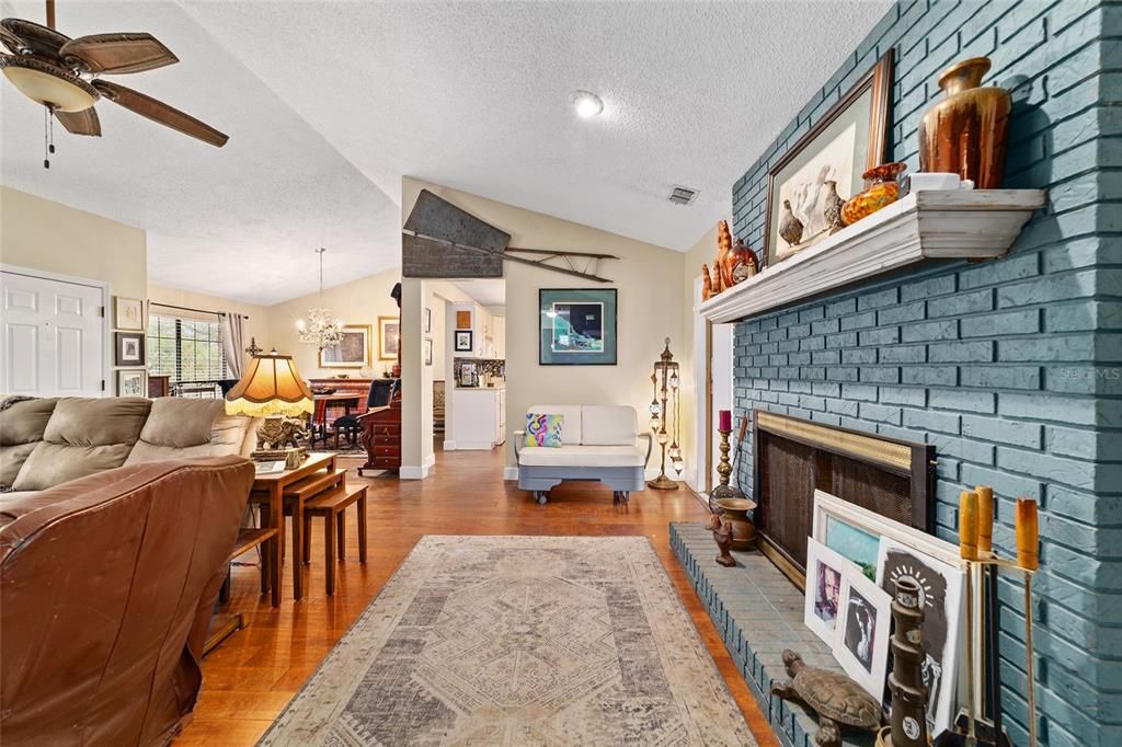 待售: $337,000 (3 贝兹, 2 浴室, 1756 平方英尺)