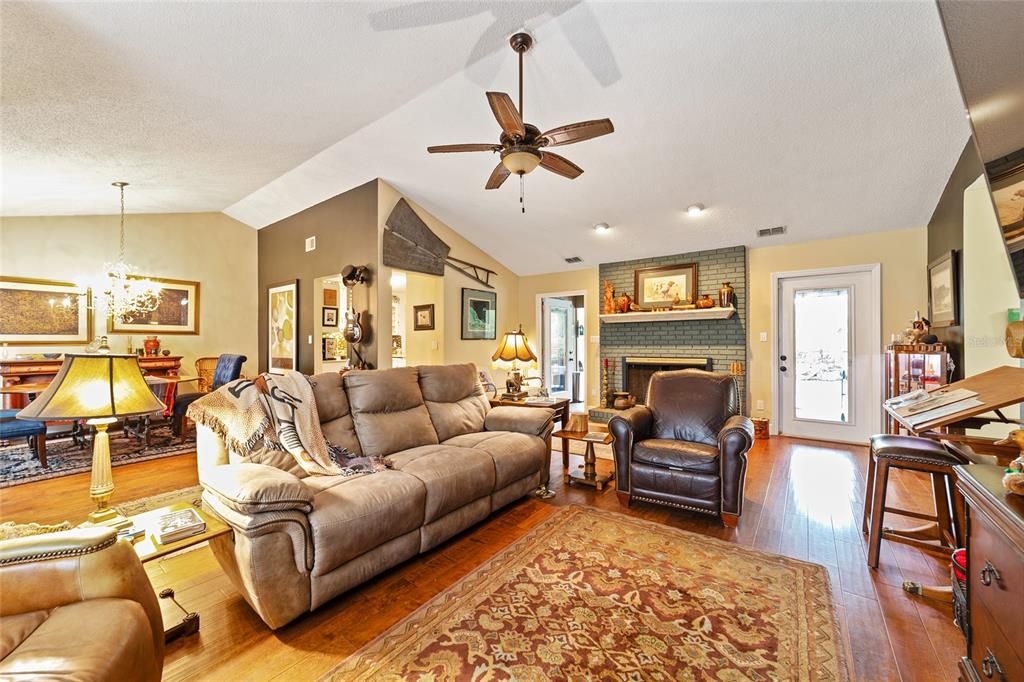 待售: $337,000 (3 贝兹, 2 浴室, 1756 平方英尺)