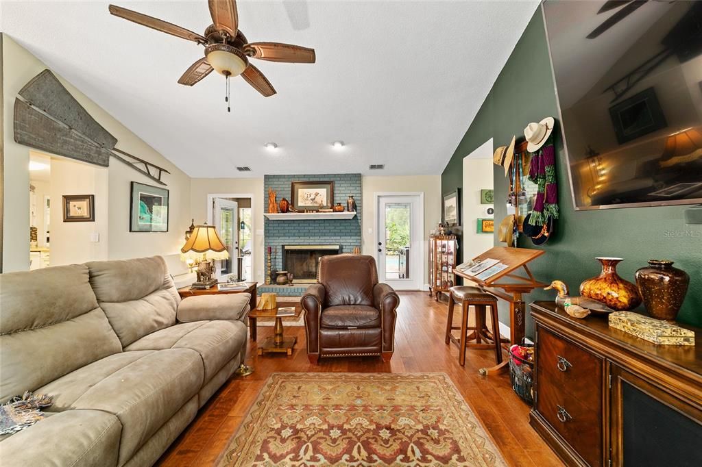 待售: $337,000 (3 贝兹, 2 浴室, 1756 平方英尺)