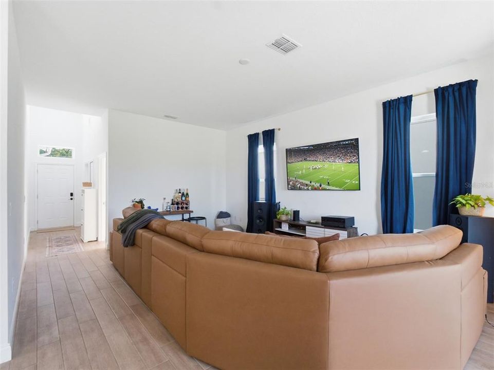 For Sale: $530,000 (3 beds, 3 baths, 1980 Square Feet)