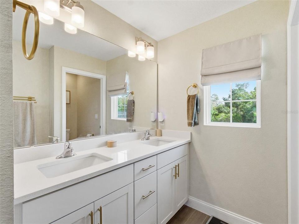 For Sale: $530,000 (3 beds, 3 baths, 1980 Square Feet)