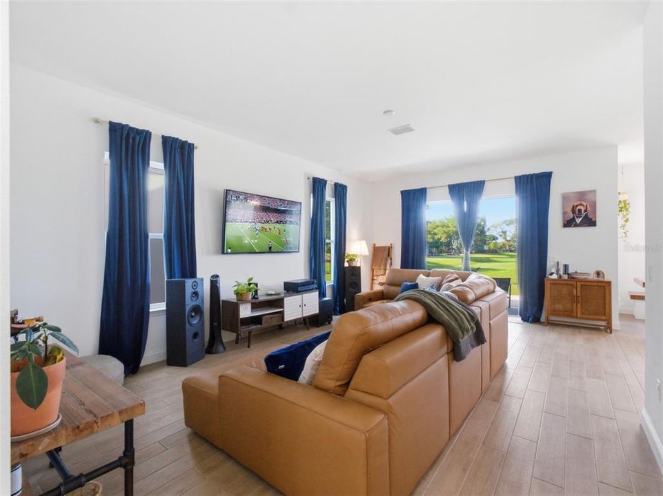 For Sale: $530,000 (3 beds, 3 baths, 1980 Square Feet)