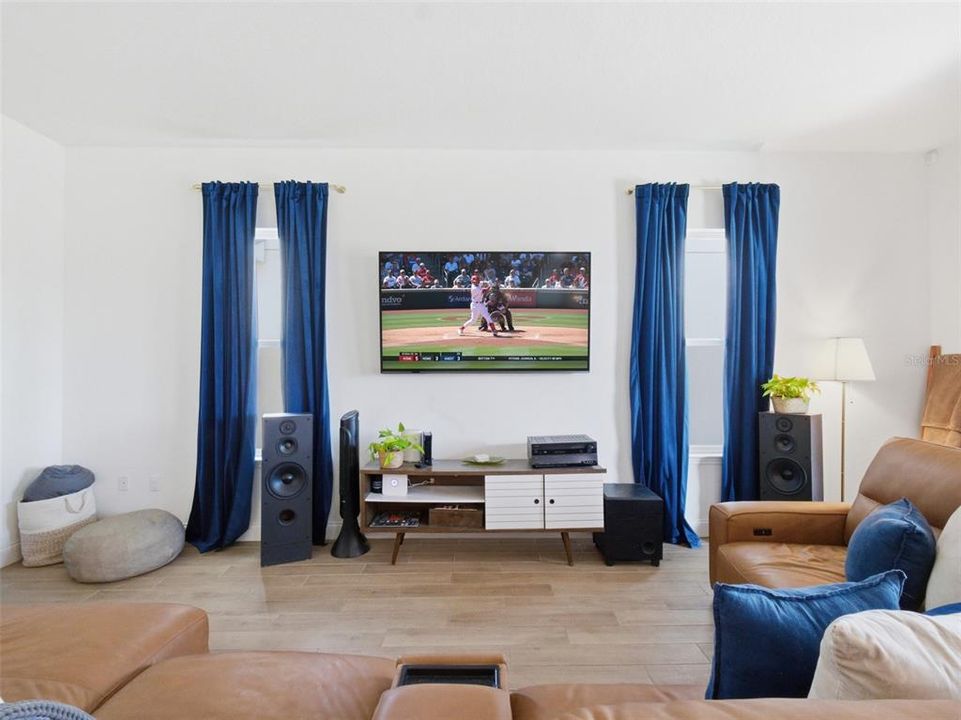 For Sale: $530,000 (3 beds, 3 baths, 1980 Square Feet)