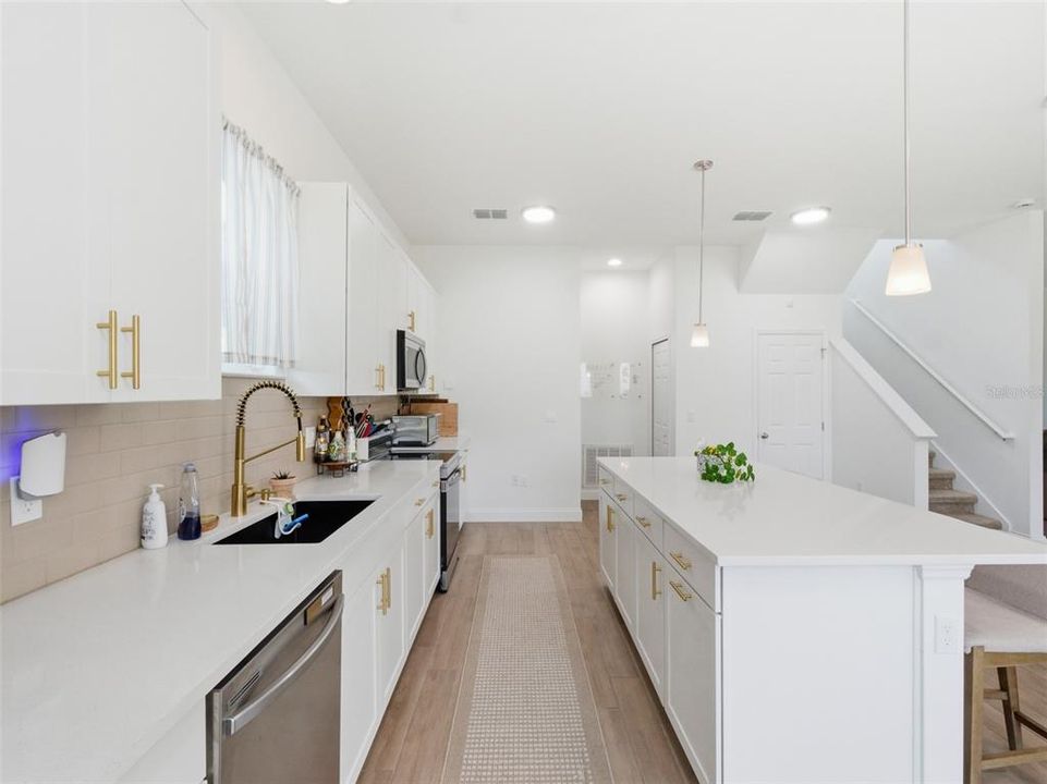 For Sale: $530,000 (3 beds, 3 baths, 1980 Square Feet)