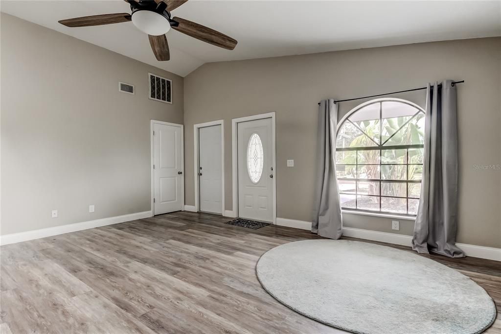 En Venta: $369,700 (3 camas, 2 baños, 1274 Pies cuadrados)