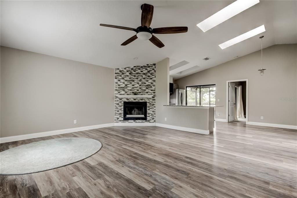 En Venta: $369,700 (3 camas, 2 baños, 1274 Pies cuadrados)