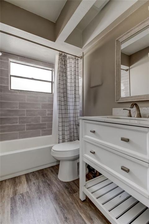 En Venta: $369,700 (3 camas, 2 baños, 1274 Pies cuadrados)