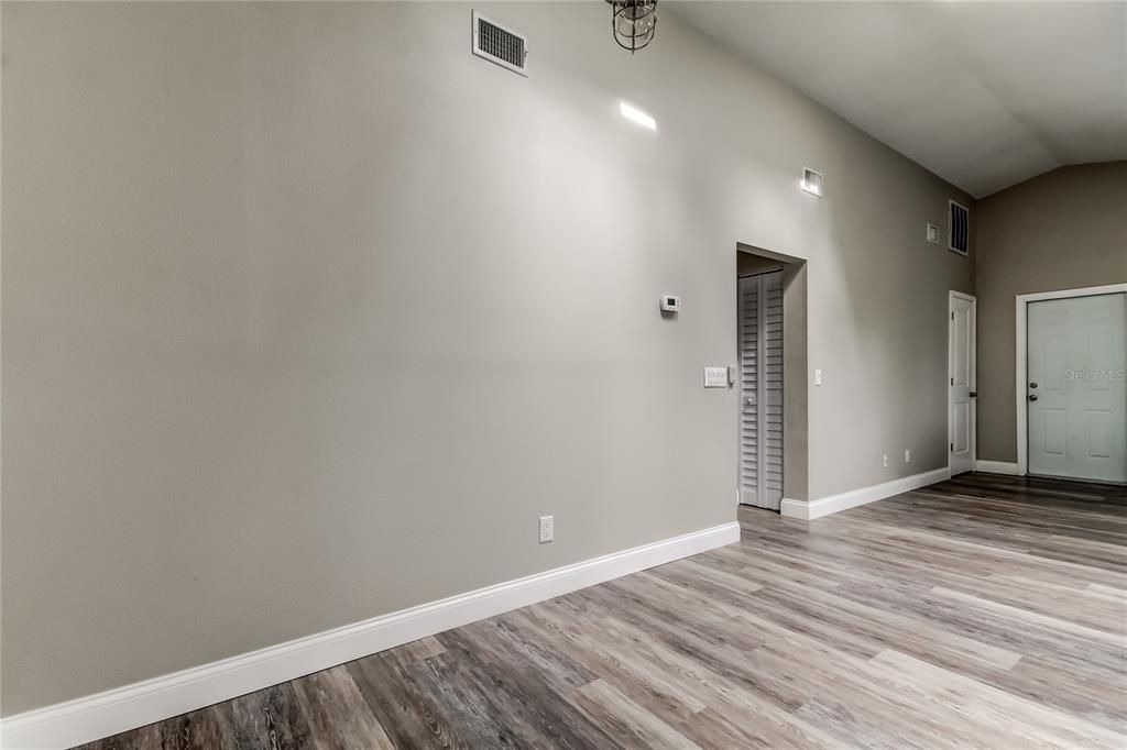 En Venta: $369,700 (3 camas, 2 baños, 1274 Pies cuadrados)