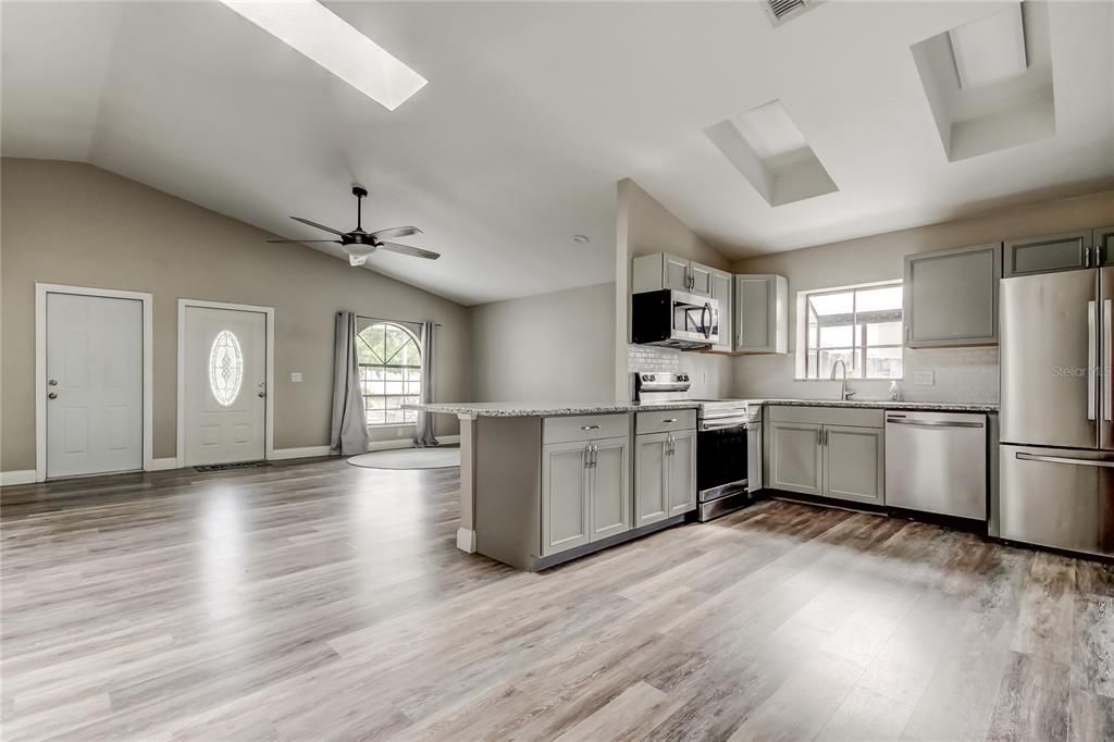 En Venta: $369,700 (3 camas, 2 baños, 1274 Pies cuadrados)