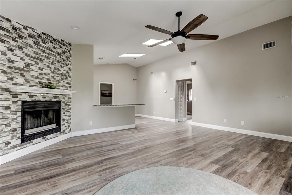 En Venta: $369,700 (3 camas, 2 baños, 1274 Pies cuadrados)