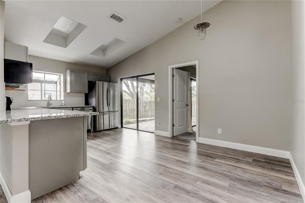 En Venta: $369,700 (3 camas, 2 baños, 1274 Pies cuadrados)