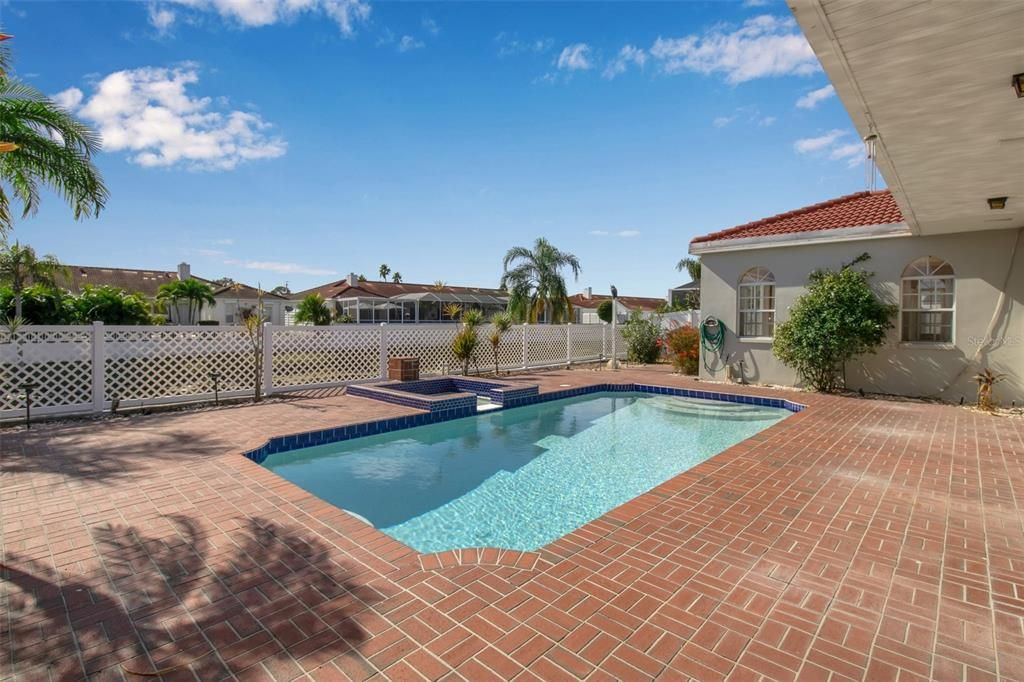 For Sale: $399,000 (3 beds, 2 baths, 2549 Square Feet)