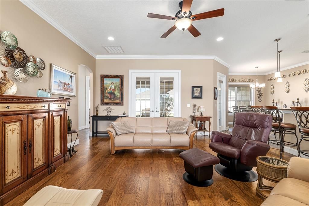 En Venta: $430,000 (4 camas, 3 baños, 2297 Pies cuadrados)