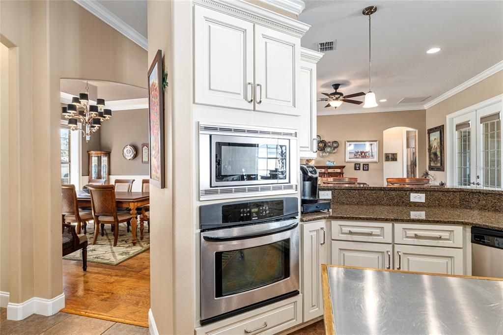 En Venta: $430,000 (4 camas, 3 baños, 2297 Pies cuadrados)