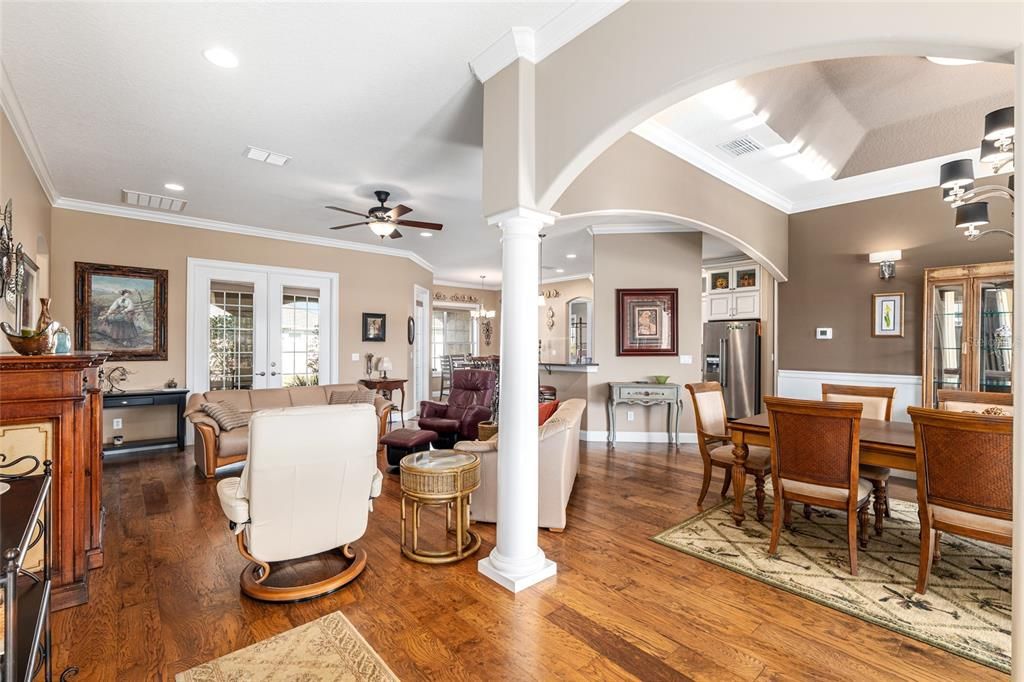 En Venta: $430,000 (4 camas, 3 baños, 2297 Pies cuadrados)