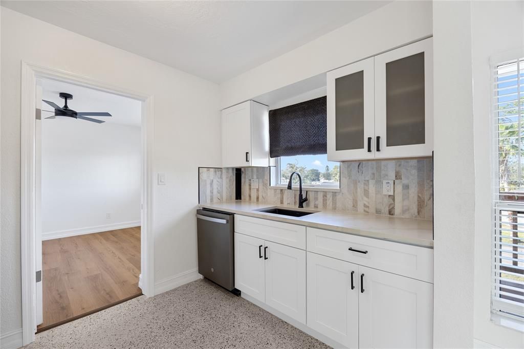 En Venta: $650,000 (3 camas, 2 baños, 1250 Pies cuadrados)