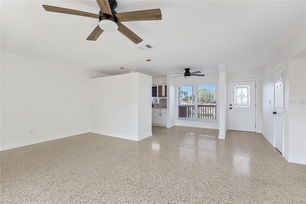 En Venta: $650,000 (3 camas, 2 baños, 1250 Pies cuadrados)