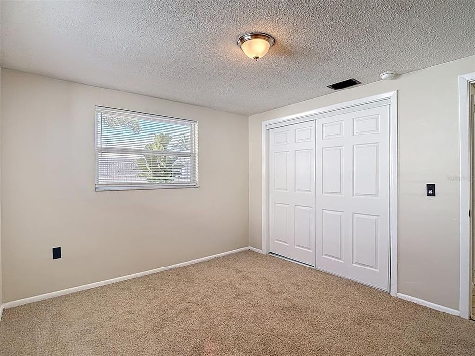 На продажу: $219,999 (2 спален, 2 ванн, 1168 Квадратных фут)